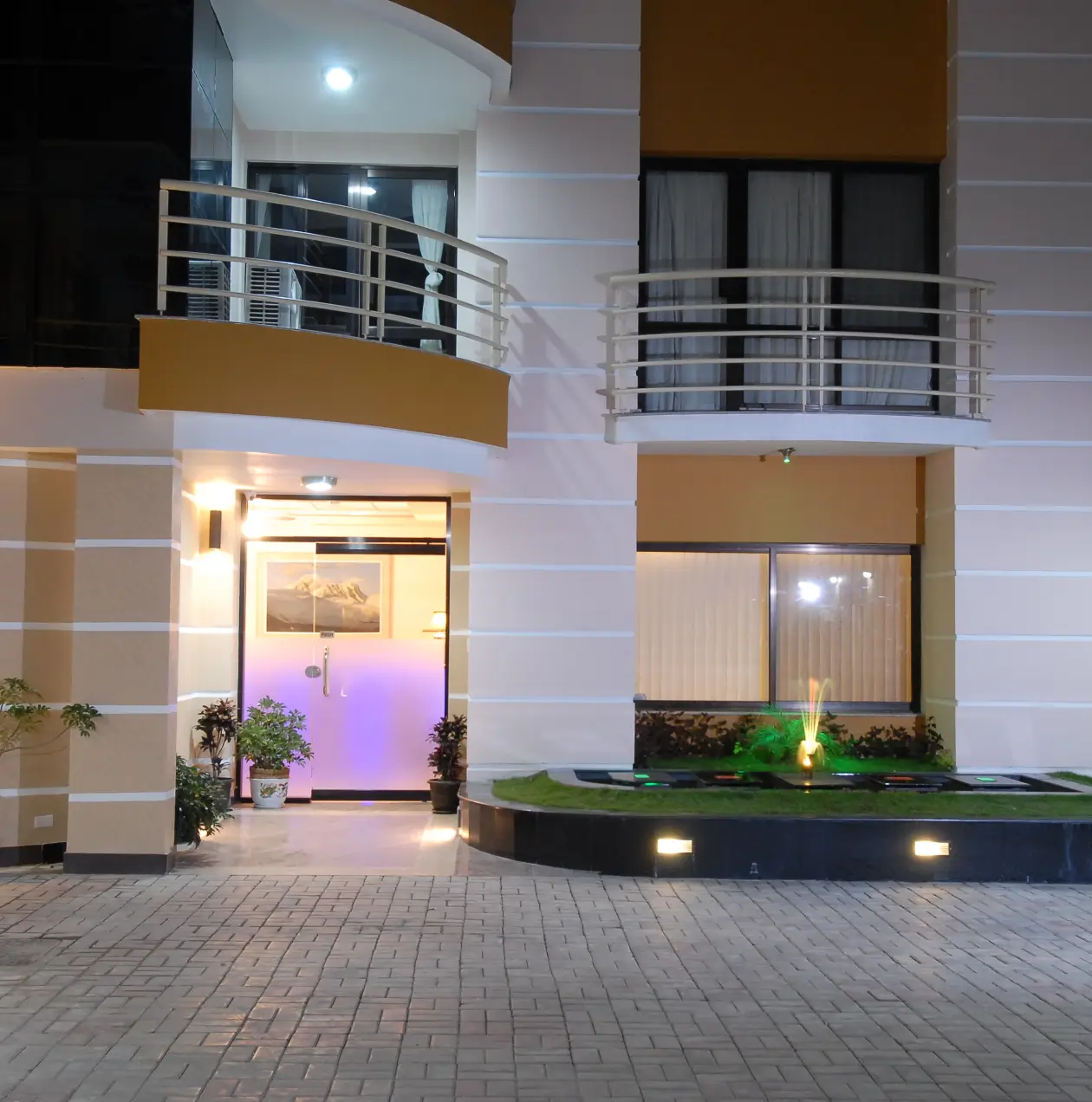 FEATURES AND AMENITIES